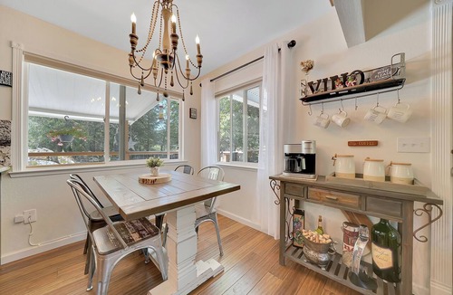 River Pines House | Romantic weekend getaway in the heart of wine country.