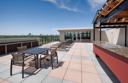 Piedmont Heights Apartment | ROOFTOP VIEWS! Relax in our stylish and bring apartment in Atlanta