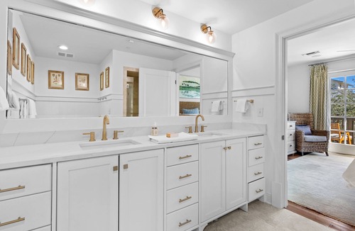 Rosemary Beach Condo | Rosemary Loft's Retreat: Barrett Square🏖4 Bikes🏖Priv Beach 🏖 BONFIRES 5/25-8/10 & 9/7-10/12