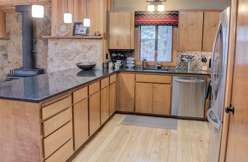 Black Butte Ranch House | RR067 | Charming home close to South Meadow Pool and Glaze Meadow Recreation.