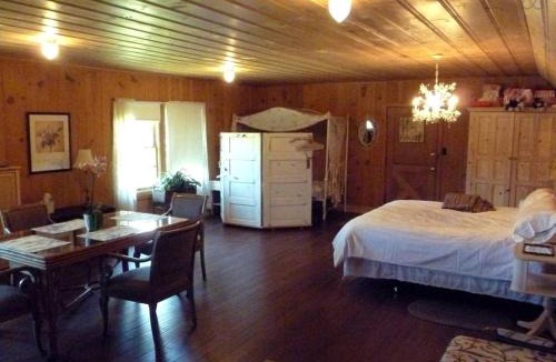 Prospect House | Rustic Cabin Rental in a Wild Meadow near Crater Lake National Park, Oregon