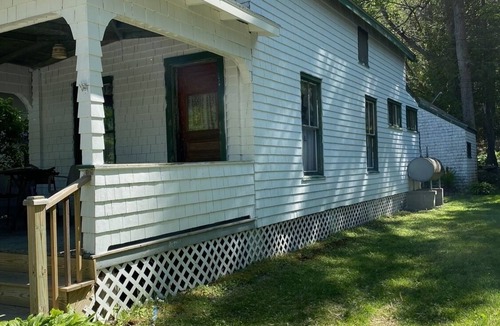 Bayside Cottage | Rustic cottage a block from the water at 19 Broadway, Bayside, Northport