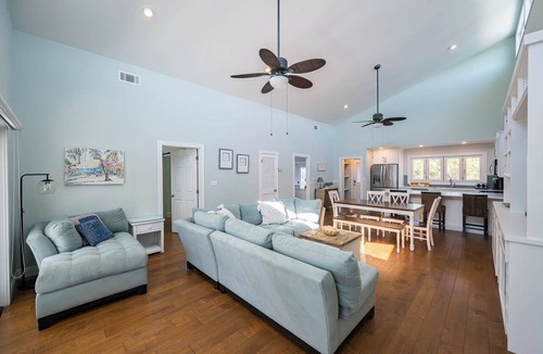 Gulf Trace House | SALE~"Gindarra"~Dog Friendly~Gulf Trace~Heated Pool~Beach Gear and Access