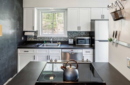 Quechee Condo | Saltbox Condo with Fireplace, near Quechee Village