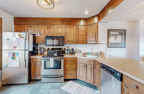 Quechee House | Saltbox townhome with views & fireplace - near Quechee Club, golf, & skiing
