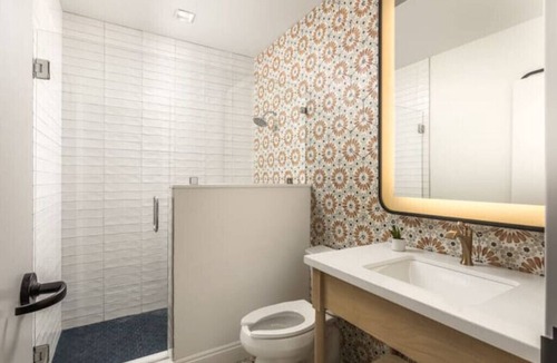 Downtown Hotel | Santiago and Lily Halln
