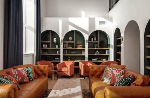 Downtown Hotel | Santiago and Lily Halln