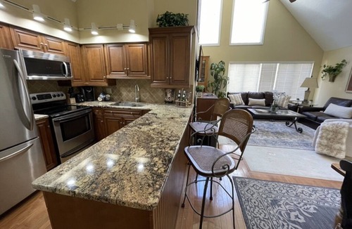 Sapphire House | Sapphire Valley Townhouse BEAUTIFUL-2 min. walk to amenities & restaurants!