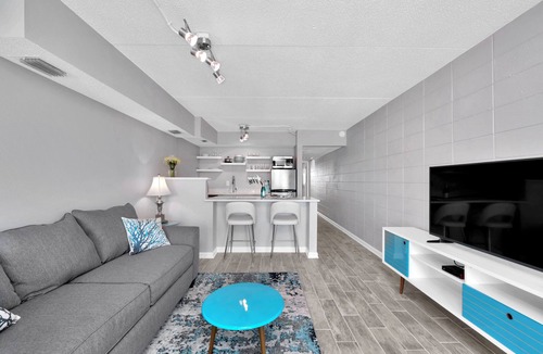 Navarre Beach Cottage | Sea Cottage: Steps to the Beach | Comes w Beach Cart and Two Chairs