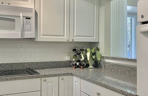 Sea Pines Villa | SEA PINES: Coastal Chic at Inland Harbour-2 bd/2 bt villa CLOSE TO HARBOUR TOWN