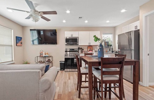El Centro Beach House | Sea Sound Escape 10 Min Walk To Beach, Frank Brown