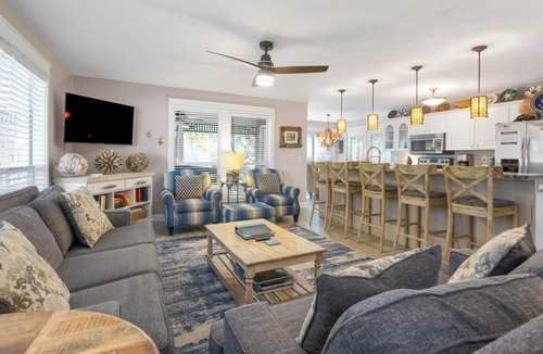 White's Gulfview House | Seacrest + Private Pool, Steps to Beach & Bikes