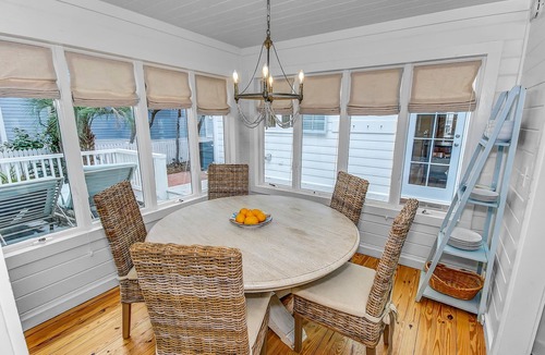 Seaside House | Seaside Cottage "Sea Shack" * Adorable Tupelo Street, * Sleeps 4 *