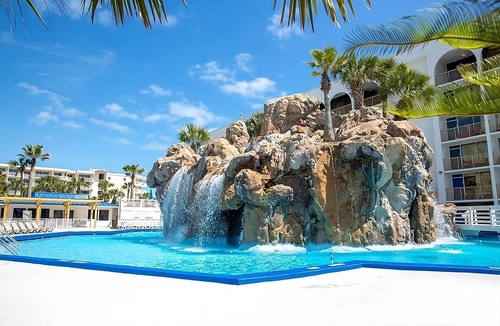 Fort Walton Beach Hotel | Seaview Sanctuary with Outdoor Pool Near Fort Walton Beach Landing Park