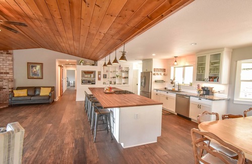 Columbia House | Secluded Remodeled Home on 5 Acres Near Columbia State Park