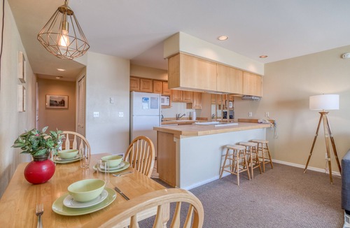 Lincoln City Condo | Second-Story Views of the Pacific and Siletz Bay in this Waters Edge Condo