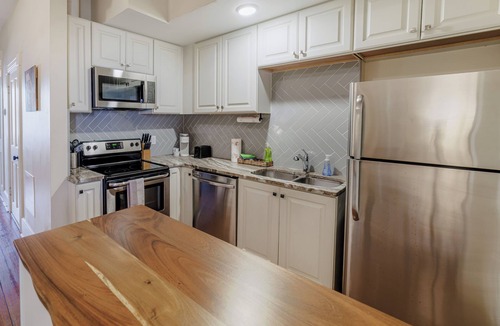 Dixon Park Condo | Serene 2-bedroom condo steps from Forsyth Park in charming Savannah