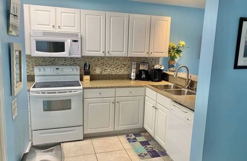 Innerarity Townhomes House | Serenita Ora: Quiet Waterfront Unit with 2 Kayaks!