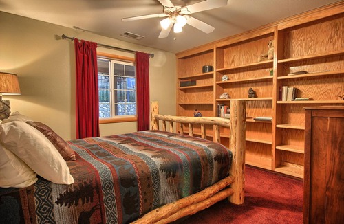 Mariposa Cabin | Shanks' lodge is the ultimate home in the woods for large groups.