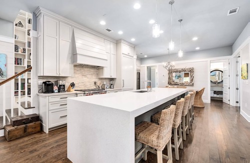 Cottage District House | Shared Amenities w/LSV and Screened Porch