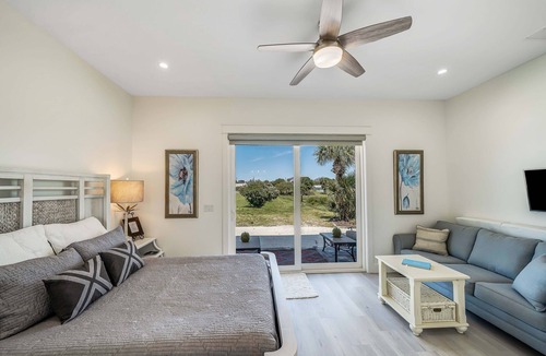 Laguna Beach Apartment | Shore to Please! Laguna Beach, Fl. Pet friendly! Across the street to the beach