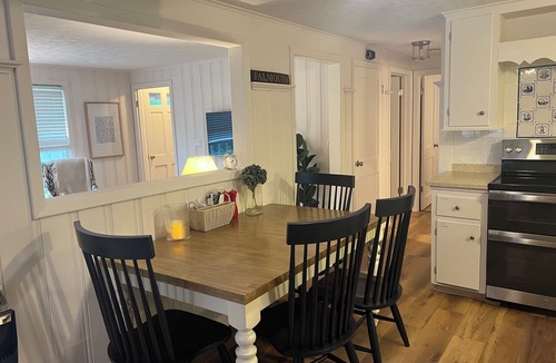 West Falmouth House | Short walk to Old Silver Beach!