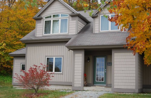 Ludlow House | SKI In/SKI Out. 4 Bedrooms, A1- Walk to Pool/Gym, End unit with tons of sunlight