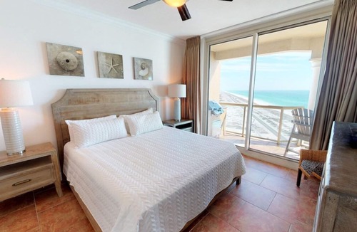 Pensacola Beach Resort | Sleeps 6-Stunning Ocean Front Views-Luxury Resort