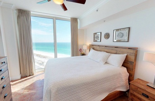 Pensacola Beach Resort | Sleeps 6-Stunning Ocean Front Views-Luxury Resort