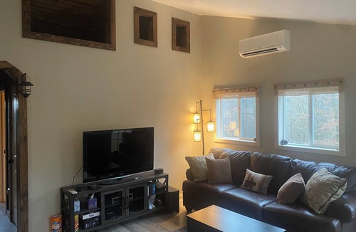 Philipsburg Cabin | Sleepy Hollow Hideaway Cozy Woodland Cabin 25 Min to Penn State