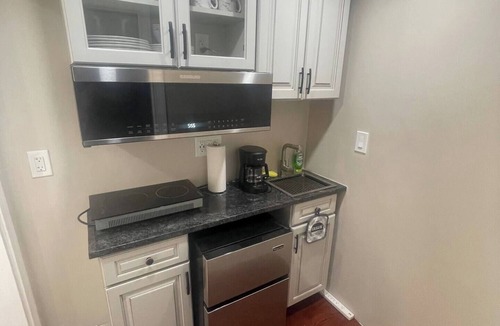 West Roxbury Apartment | Small Studio in quiet area