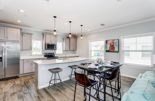 Ono Island House | Snow Birds Welcome! | Screened Balcony | 18-Hole Golf | Private Beach Club | Pools