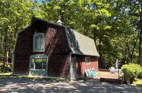 Gardner House | Snow Blanket Barn - Cozy 3BR Family Retreat in Gardner, MA