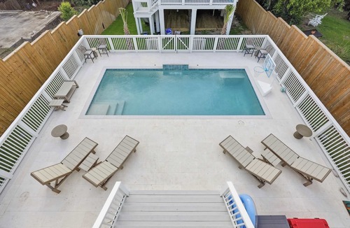 Laguna Beach House | So Far, So Bueno! Sleeps 22 | Pool, LSV, Beachwalk