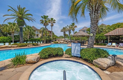 Villages of Crystal Beach House | So Stinkin Cute · Lagoon Pool & Hot Tub, Pac-Man & Beach Paradise