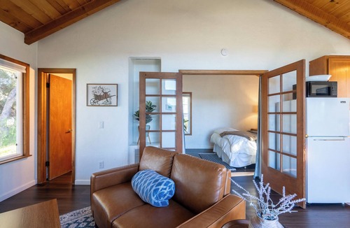 Carmel Valley Cottage | Soak in a Private Hot Tub while you Enjoy the Mountain Views, 30 days min.