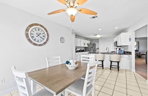 Navarre House | Sound-front beauty minutes from beach & pier with private washer&dryer & patio