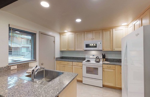 Tennis Village Condo | Spa-Side Escape with Access to Exclusive Golf