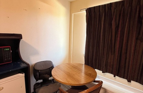 Gresham Apartment | Spacious 3-bedroom apartment with AC near Portland
