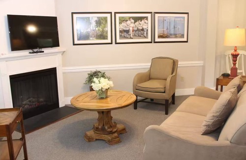 Lackey House | Spacious 4-bedroom townhome in peaceful Williamsburg with AC