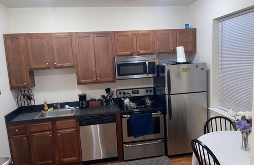 Mantua Apartment | Spacious 4 BR, 2 baths Near Zoo, CHOP, PMA, Penn Medicine, Barnes Foundation.