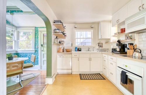 Overlook House | Spacious 4BR - Walkable - Funky PDX Vibes