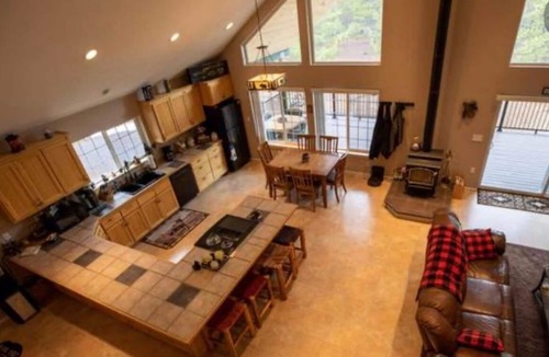 Gilchrist House | Spacious and beautiful 3-bedroom house in Crescent's gorgeous Two Rivers North