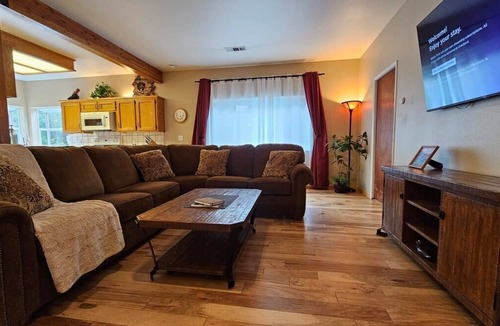 Bass Lake Cabin | Spacious Bass Lake Cabin: Walk to Water & Pines Resort - Famous Stonework Patio
