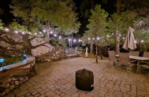 Bass Lake Cabin | Spacious Bass Lake Cabin: Walk to Water & Pines Resort - Famous Stonework Patio