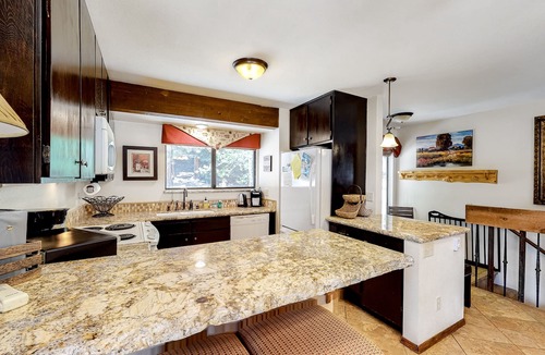 Lakeshore Condo | Spacious Condo with Pool & Hot Tub - Close to Huntington Lake & China Peak