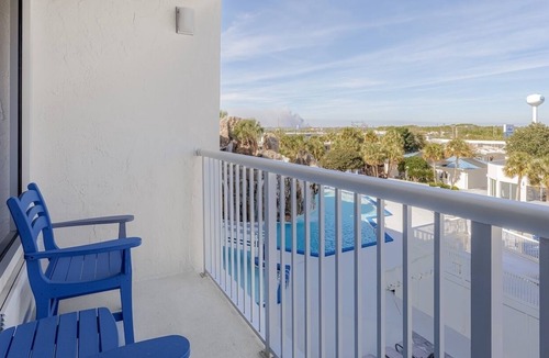 Fort Walton Beach Hotel | Spacious Family Retreat with Pools Near Waterfront Fun | 4 Units