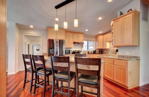 Medford House | Spacious Family Home w/Hot Tub! Medford, OR