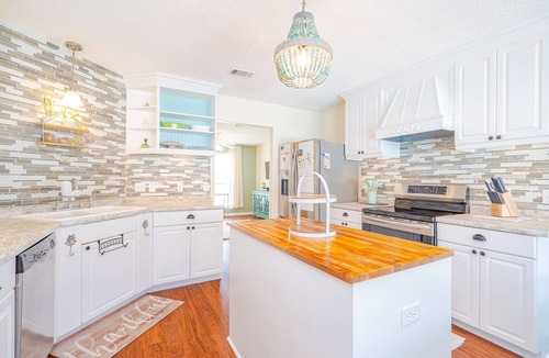 Pensacola House | Spacious Family Pool Home near White Sand Beaches, Shopping and attractions