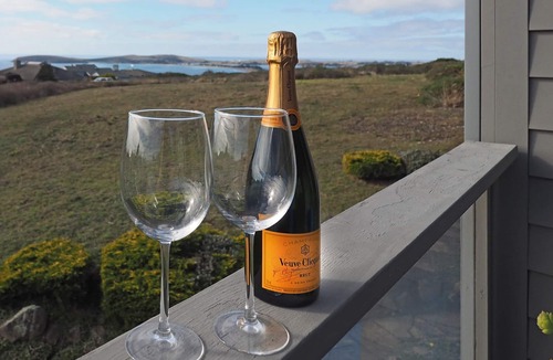 Bodega Bay House | Spacious * Ocean View * Walking Trail to Beach * Hot Tub